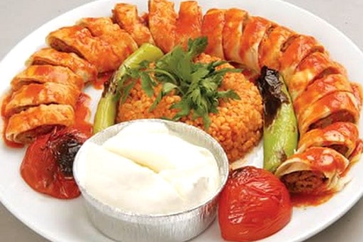 beyti-kebabi-1 Beyti Kebabı: Hikâyesi, Memleketi ve En Lezzetli Hâli